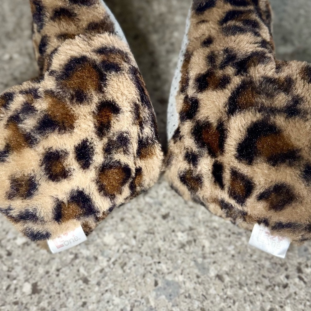 Lazy One Leopard Kid Slippers - Size Small (9C-11C) 🐾👣 - Picture 8 of 12